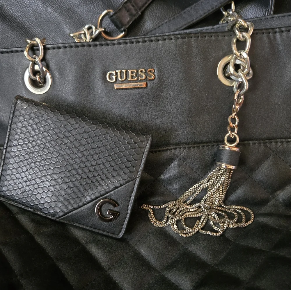 Guess quilted large bag 12"x10"x4" w/free G by Guess card holder - Picture 6 of 13